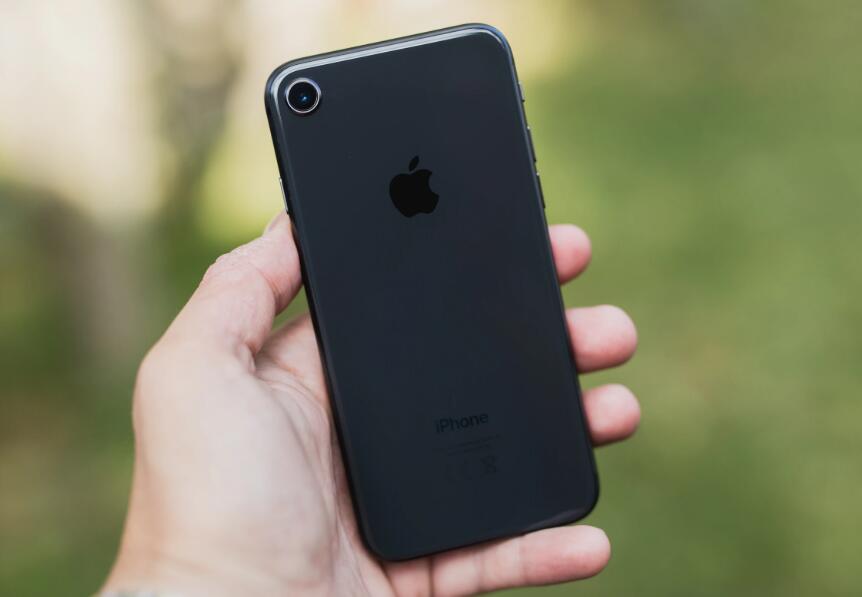 Apple allows you to clean iPhone with sanitizing wipes for first time