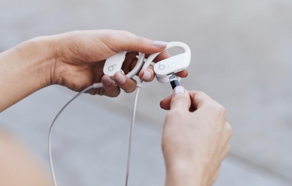 Apple releases Powerbeats 4 with 'Hey Siri' support