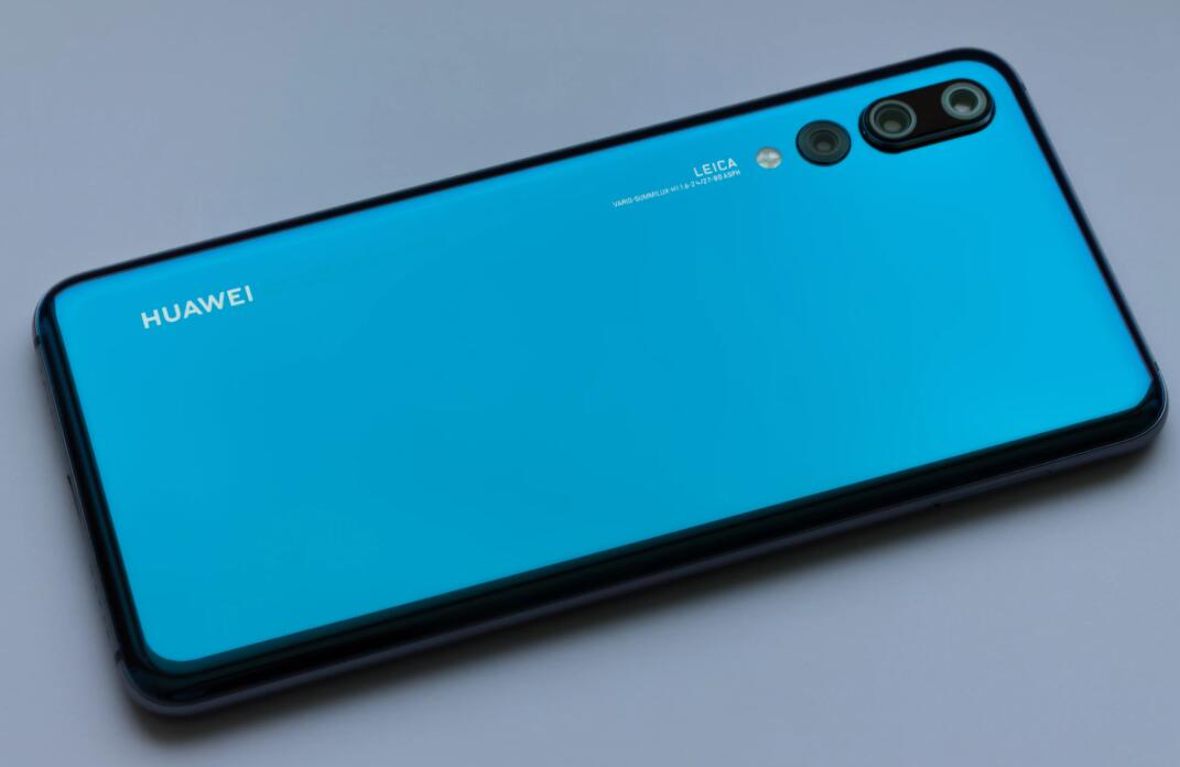 China's phone shipments plunged more than 50% in Feb