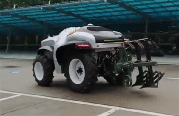 China's first unmanned tractor equipped with 5G and hydrogen fuel cells released