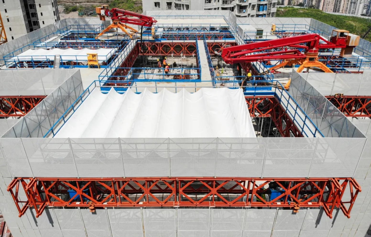 Chinese company builds houses with huge automated machine