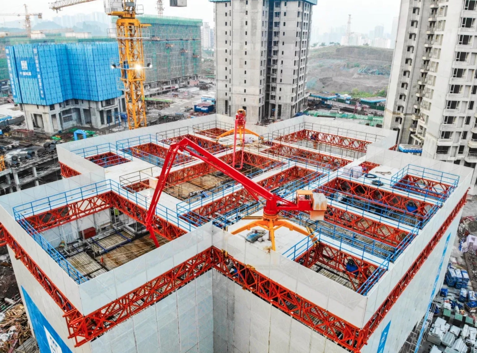 Chinese company builds houses with huge automated machine