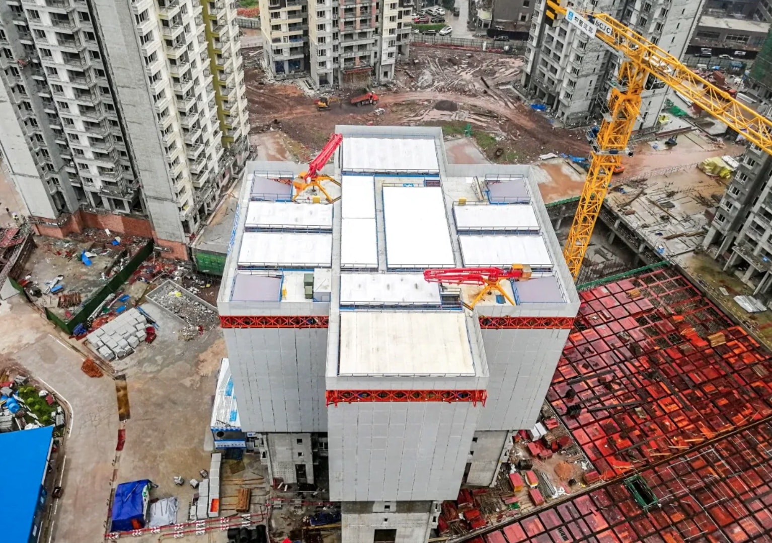 Chinese company builds houses with huge automated machine