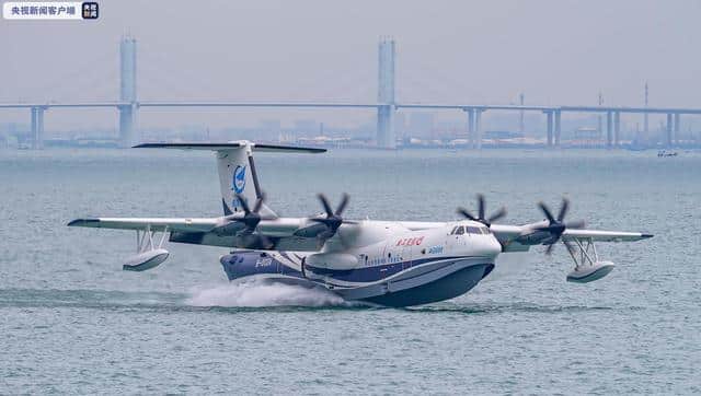China-made amphibious aircraft completes maiden flight at sea
