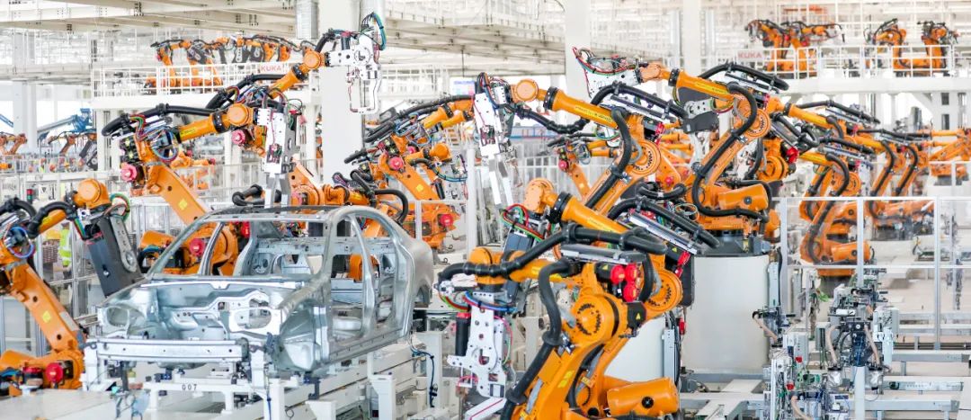 Here's how China's largest real estate developer makes cars