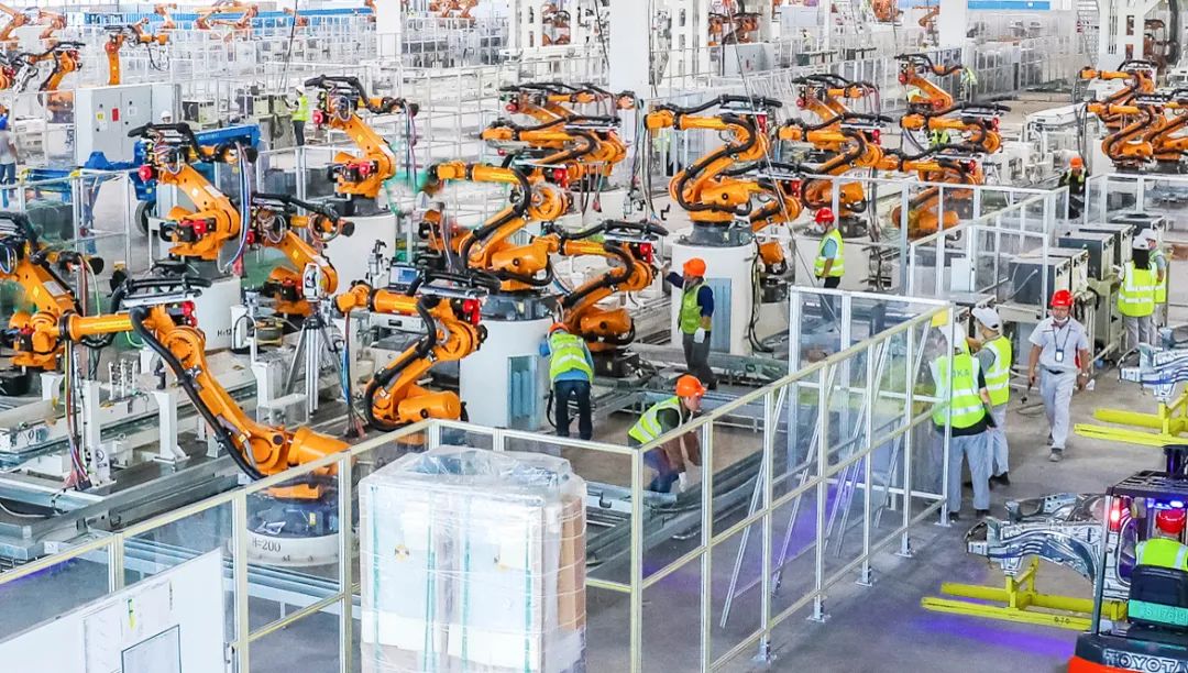 Here's how China's largest real estate developer makes cars