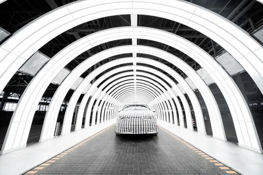 Here's how China's largest real estate developer makes cars