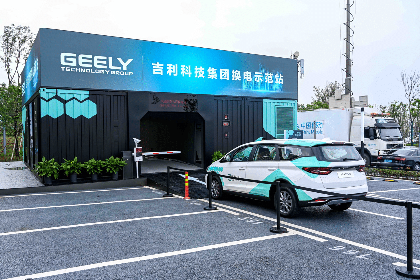 Geely unveils battery swap station in major endorsement of NIO-led technology route