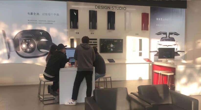 This is what's happening at Tesla, NIO and XPeng stores in Shanghai