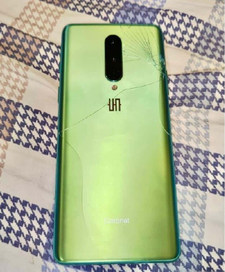 OnePlus 8 engineer test unit with new color scheme appears in Chinese online flea market