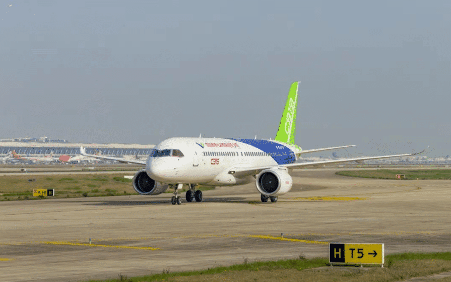 China-made C919 large passenger aircraft receives first contract