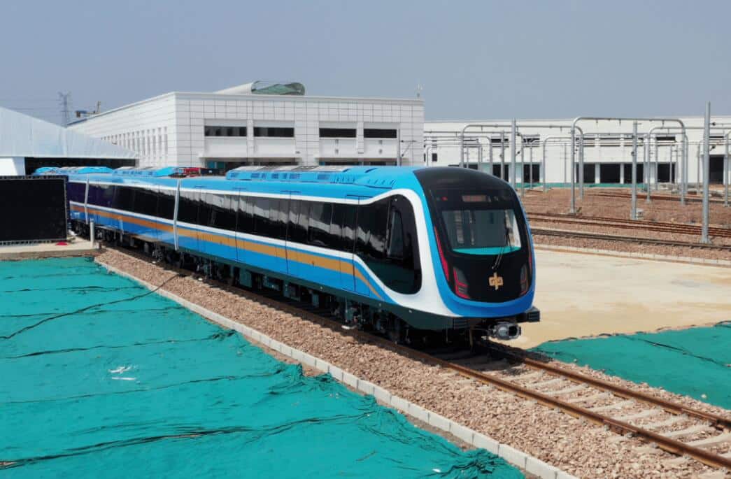 China builds first metro train based on local standards