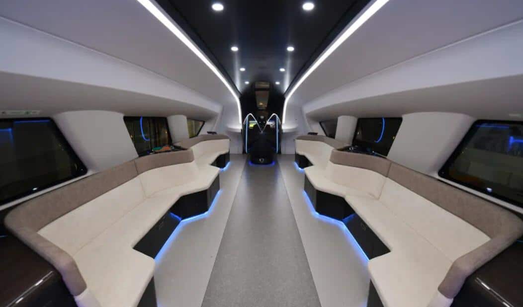 China's maglev train with speed of up to 600 km/h rolls off line