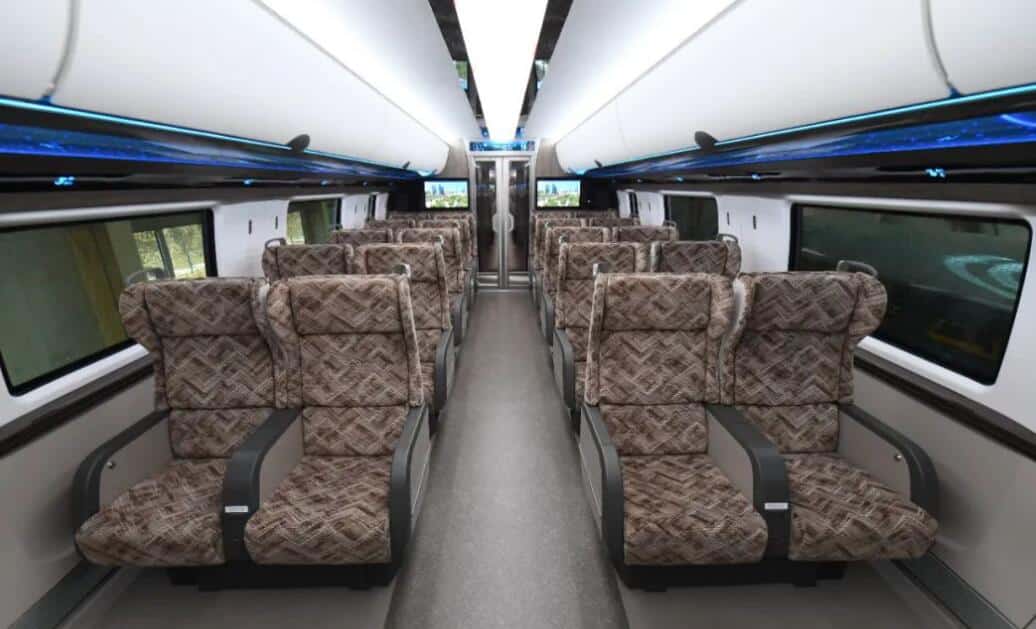 China's maglev train with speed of up to 600 km/h rolls off line